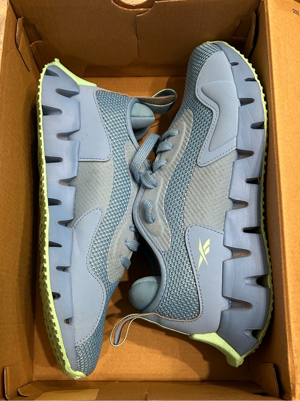 Women’s Reebok Zignition Dynamica Sneaker Like New In Box!